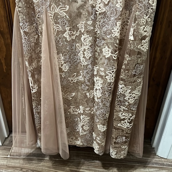 Alex evening gown sequence and lace - Picture 4 of 4